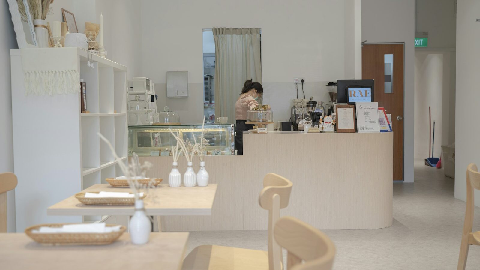 How to Choose the Best Nail Salon in Singapore