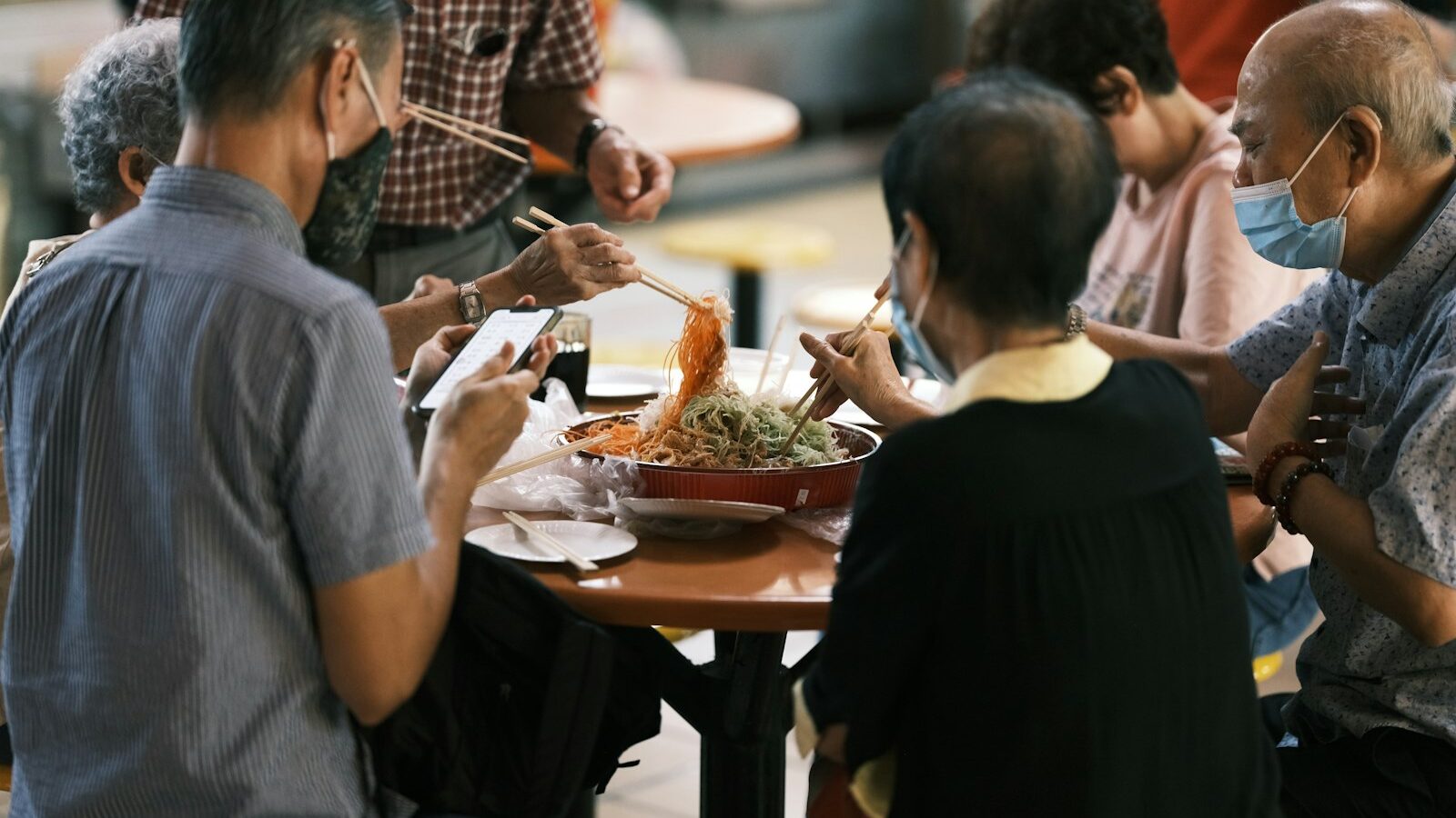 Dining and Bill-Splitting Etiquette in Singapore