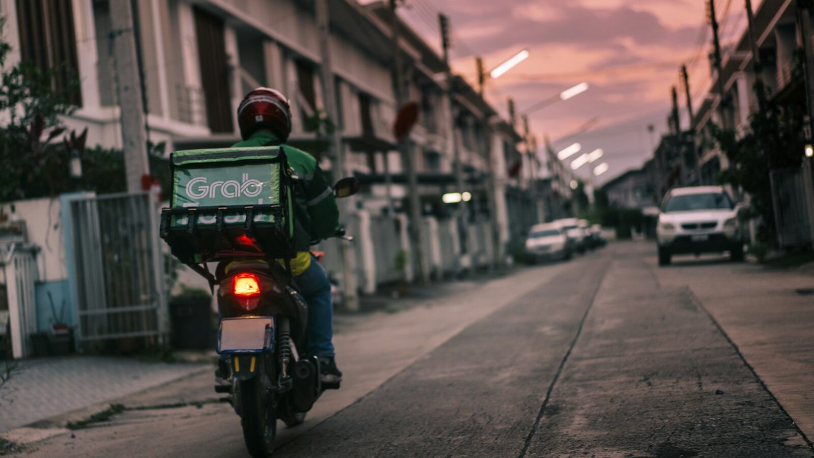 Food Delivery in Singapore: Apps and How to Save