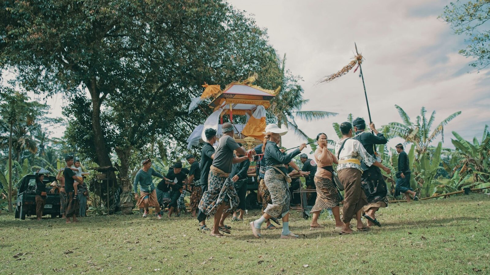 Funeral Customs by Community