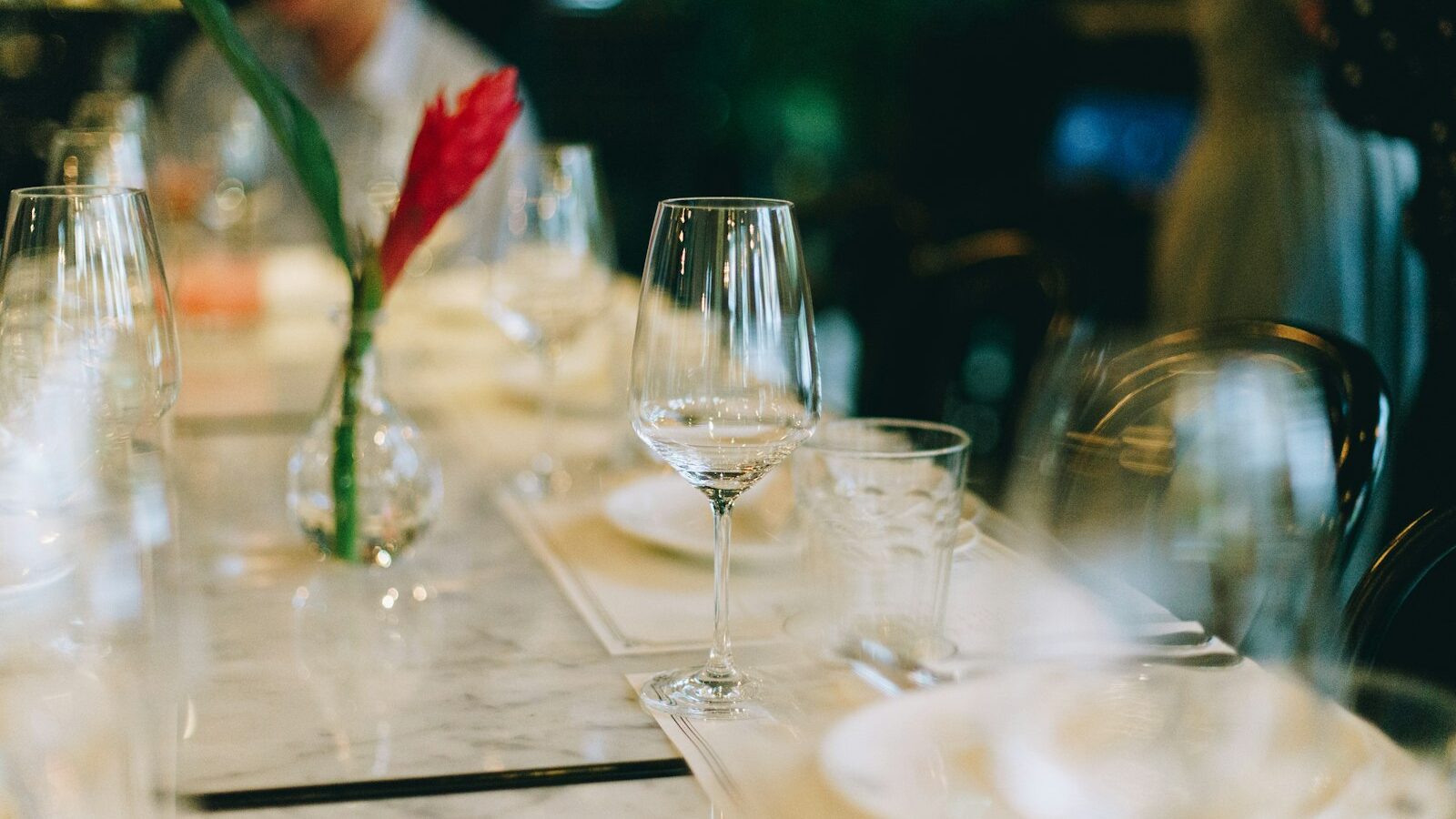 How to Host a Simple Dinner Party at Home