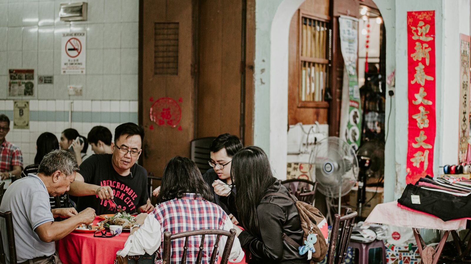 Making Friends as a Chinese Newcomer in Singapore