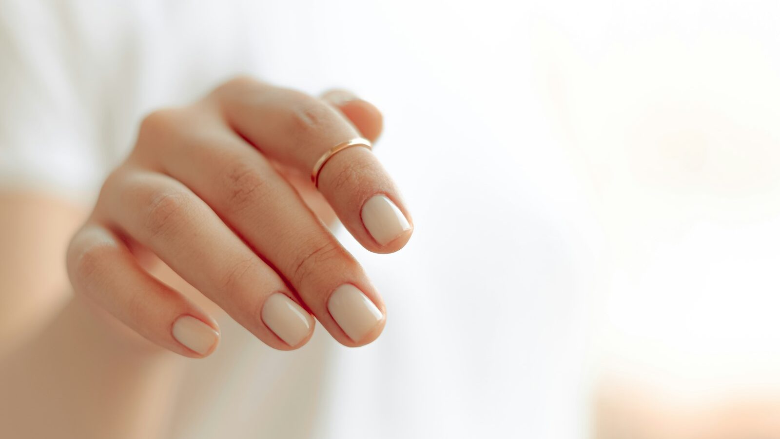 Strengthening Weak and Peeling Nails