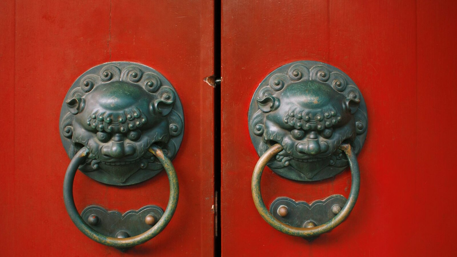 How to Replace Cabinet Hinges and Handles